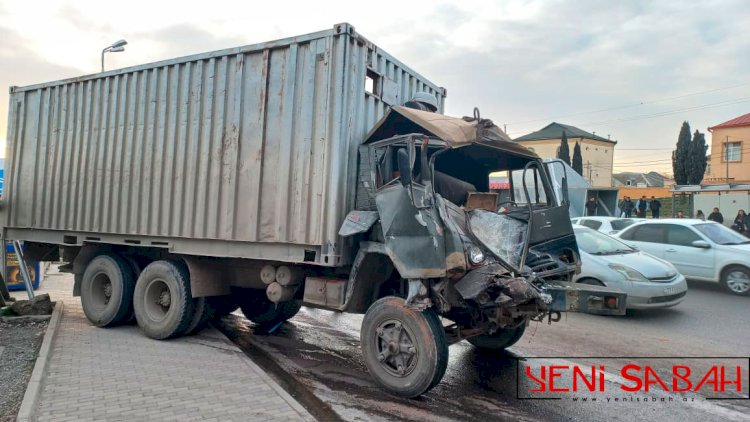    “KamAZ”ın avtobusla toqquşmasının görüntüləri -   YENİLƏNDİ-1