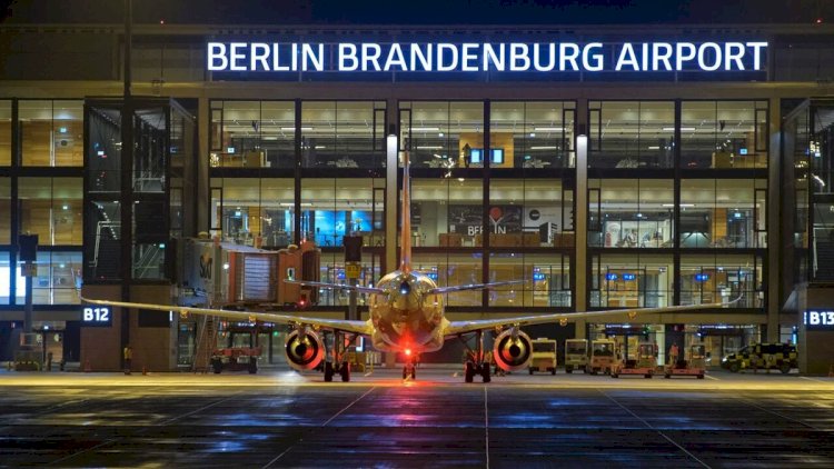    Berlin aeroportu üzərində uçan naməlum obyekt göründü   