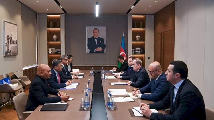    Ceyhun Bayramov Hindistan XİN-in rəsmisi ilə görüşdü   
