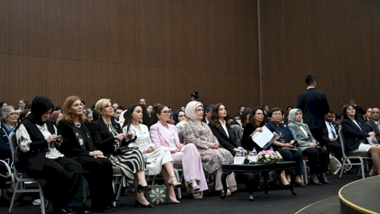    Mehriban Əliyeva Antalyada panel iclasında iştirak etdi   