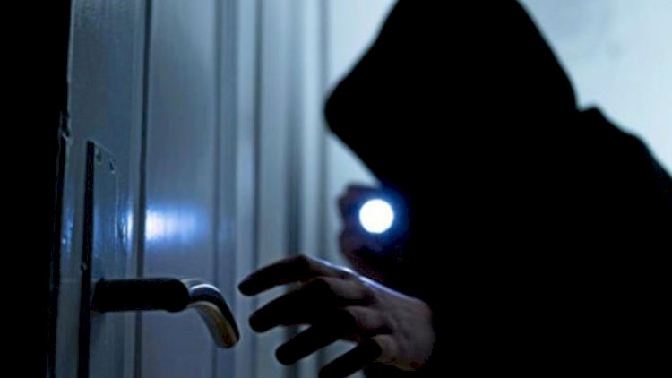    Bakıda sensasion oğurluğun detalları:   Minlərlə dəyəri olan ləvazimatları görün nə ediblər?!