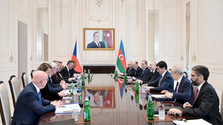    İlham Əliyevin Çexiyanın Baş naziri ilə geniş tərkibdə görüşü keçirilir   