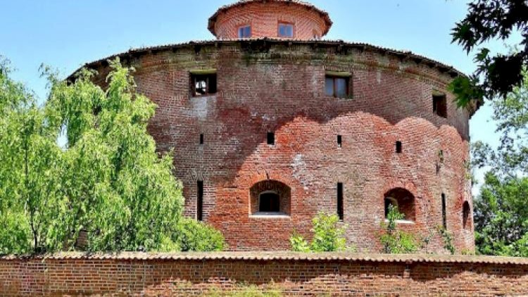    Dairəvi qalada bərpa işlərinə başlanıldı   