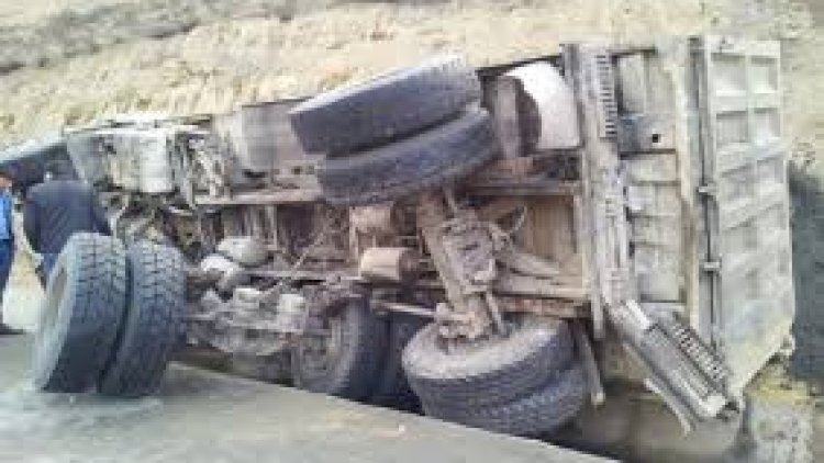    Lerikdə maşın dərəyə aşdı   