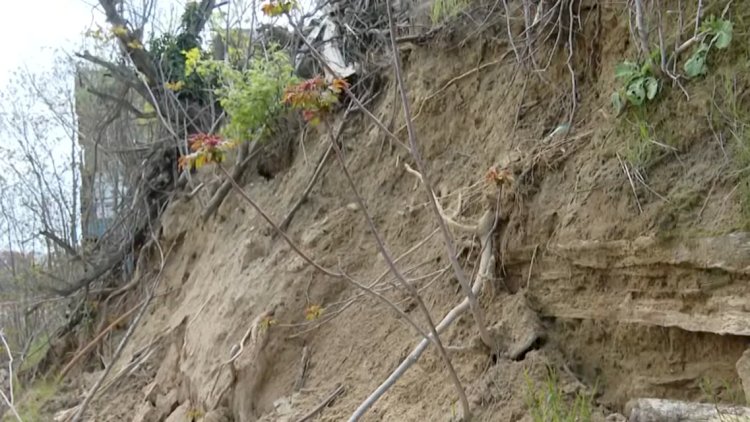    Bakıda bir ərazidə sürüşmə təhlükəsi artdı   - VİDEO