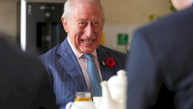    Kral Çarlz Trampı ələ saldı -   VİDEO