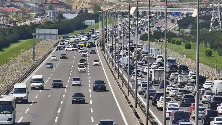    Aeroport yolunda ağır qəza -   Tıxac yarandı