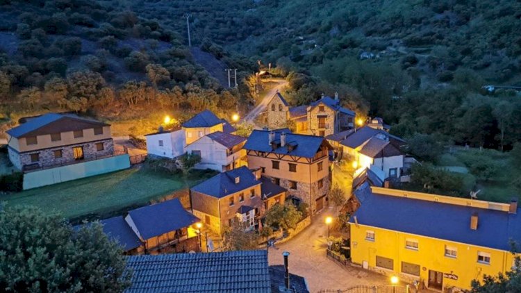    Bu kəndin 16 sakini var, amma 25 min turist gəlir    
