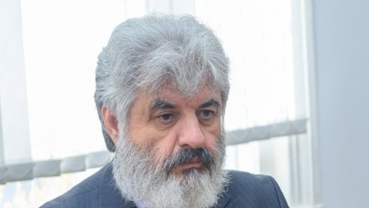    Sabiq direktor inzivaya çəkildi   