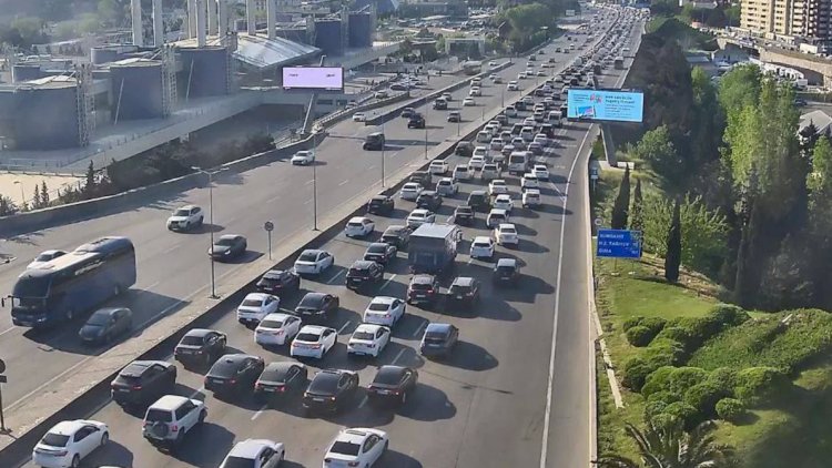    Paytaxtın bəzi küçələrində sıxlıq müşahidə olunur   