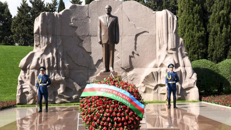    Ümummilli lider Heydər Əliyevin xatirəsi anılır   