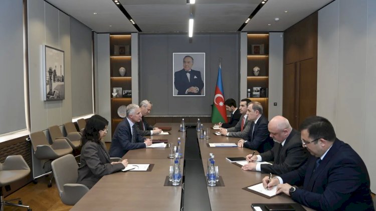    Ceyhun Bayramov Birləşmiş Krallığın Azərbaycandakı səfiri Fergus Auld ilə görüşdü   