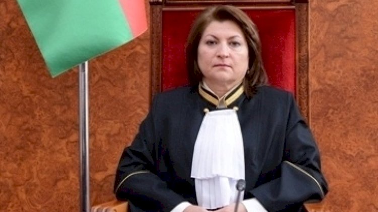    Məşhur generalın xanımı vəkilliyə başladı   