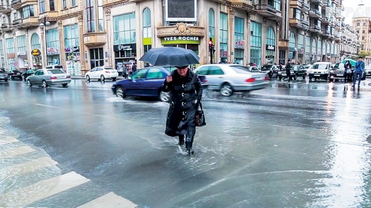    Bu artıq adi yağış deyil: Azərbaycanda ekstremal hava niyə artır?   
