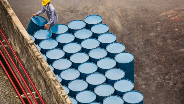    “Brent” markalı xam neftin qiyməti bir barel üçün 111 dolları keçdi   