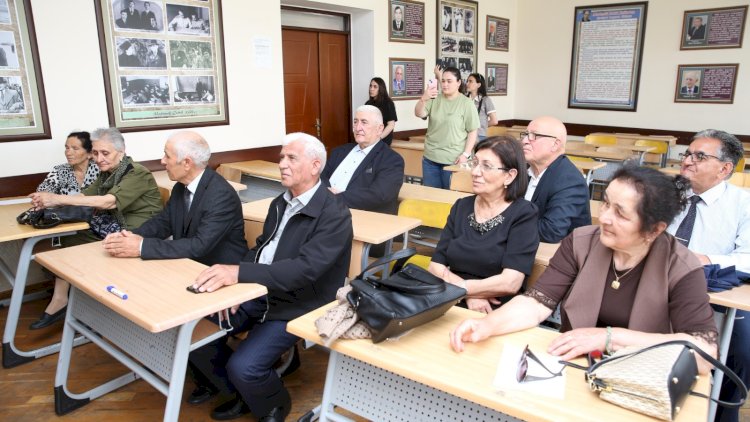    50 ildən sonra eyni auditoriyada  –   Keçmiş tələbələr universitetə qayıtdı - FOTOLAR