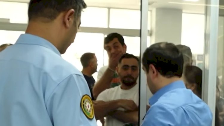    Kliniki Tibbi Mərkəzdə insident: Uşağın müayinəsi zamanı həkimlər mübahisə etdilər   - VİDEO