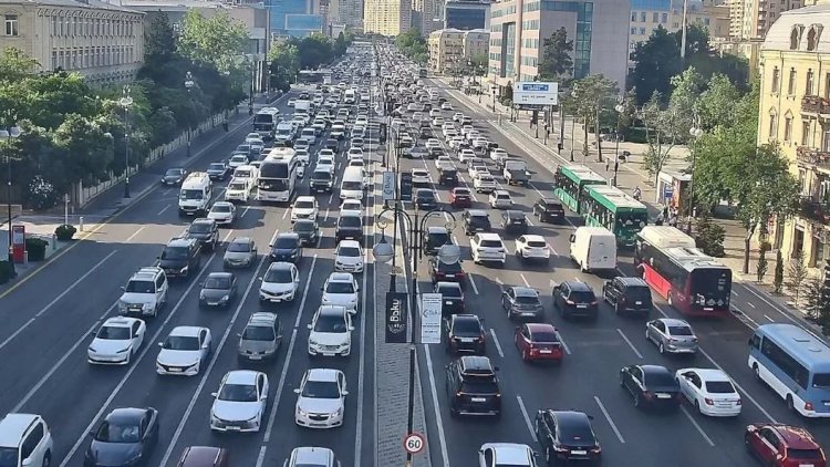    Paytaxtın hansı küçələrində sıxlıq müşahidə olunur?   - SİYAHI