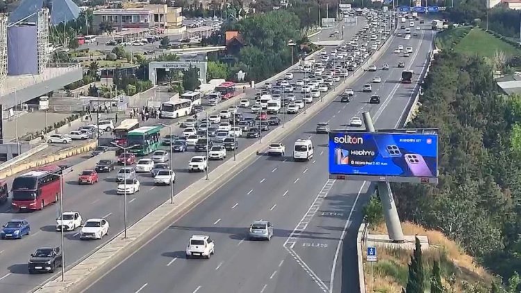    Paytaxtın hansı küçələrində sıxlıq müşahidə olunur?   - SİYAHI