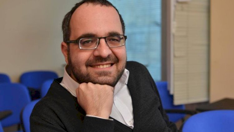    “Nəyə görə Müdafiə Nazirliyi kitab müsabiqəsi elan etmir?”   
