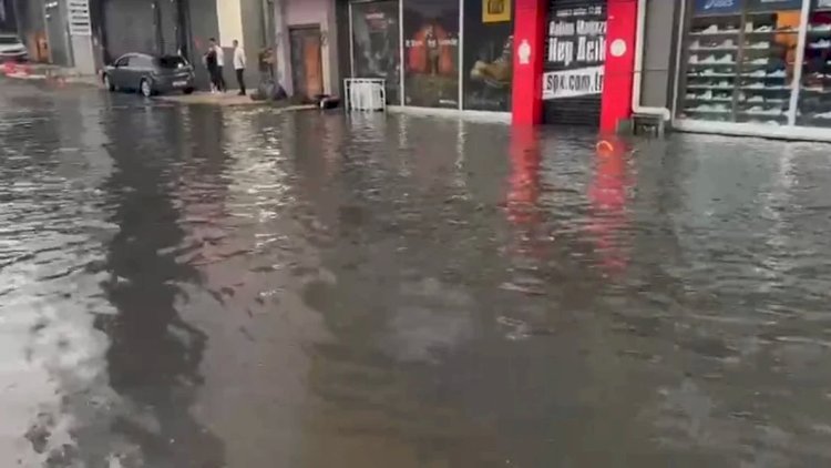    İstanbul küçələrində sel: Həyat iflic oldu   