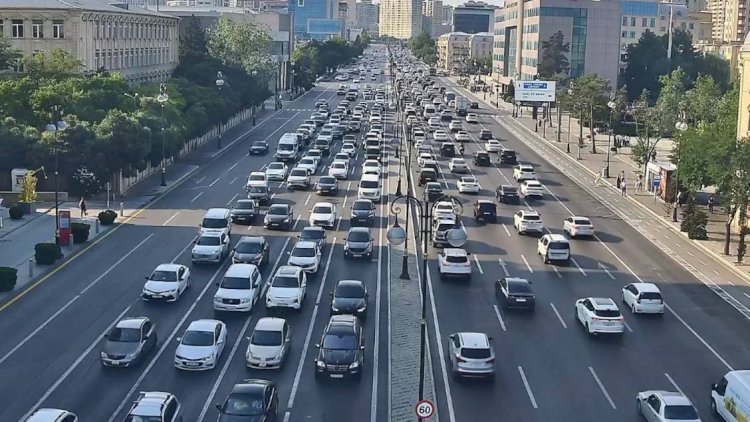    Paytaxtın bəzi küçələrində sıxlıq müşahidə olunur   - FOTO