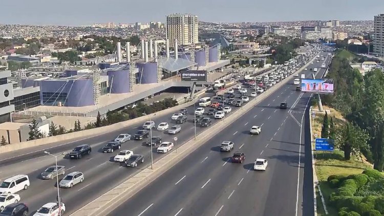    Paytaxtın hansı küçələrində sıxlıq müşahidə olunur?   - SİYAHI