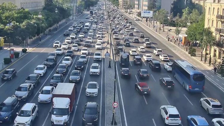    Paytaxtın bəzi küçələrində sıxlıq müşahidə olunur   - SİYAHI