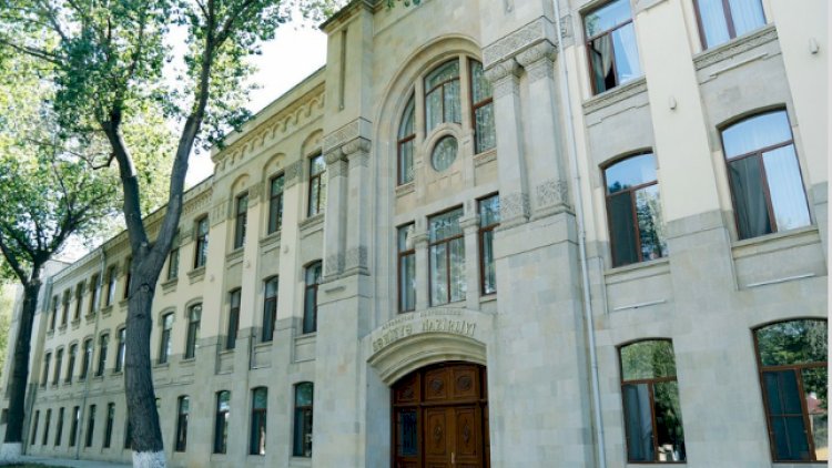    Sabiq idarə rəisi məhkəmə zalında həbs edildi   