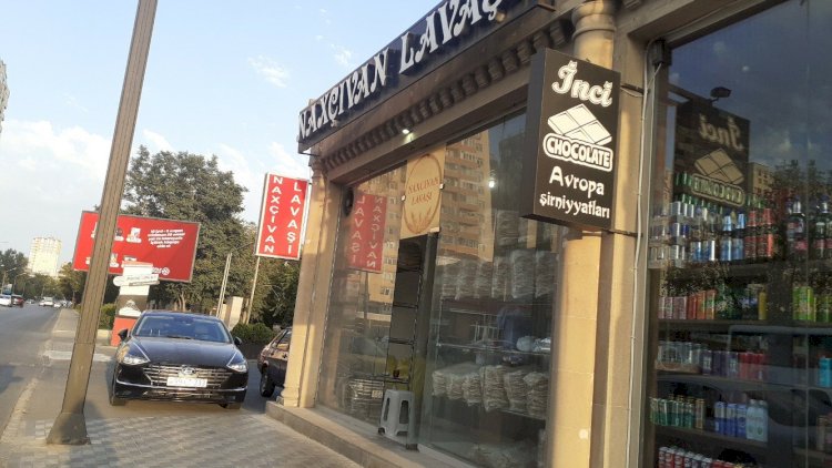    Nəyə görə “Naxçıvan lavaşı”ndan zəhərlənmə olmur? - “Görür kif var, camaata yedirir”   