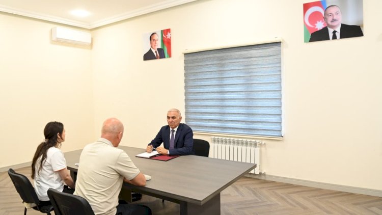    “Azərişıq” ASC-nin sədri Vüqar Əhmədov Xankəndidə vətəndaşları qəbul edib   