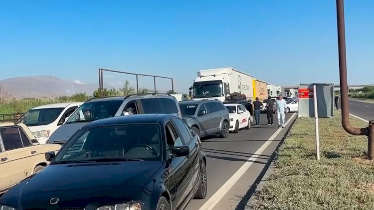    Ermənistanda fermerlər İrəvan-Yerasx yolunu bağladılar   