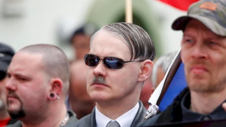    Hitleri tərifləyən şəxsi ağır məhkəmə gözləyir   - FOTOLAR