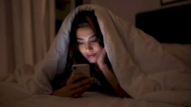    Gizlicə ikinci telefon işlədən qadının başına görün nə gəldi   