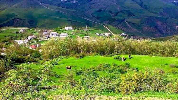    Tanınmış azərbaycanlı müğənni 2 rayonu birləşdirən yol çəkdi    