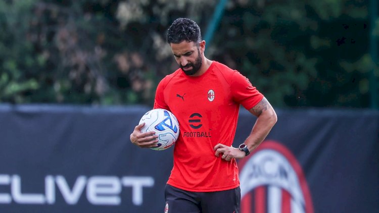    Baş məşqçisi “Milan”ı topa tutdu   