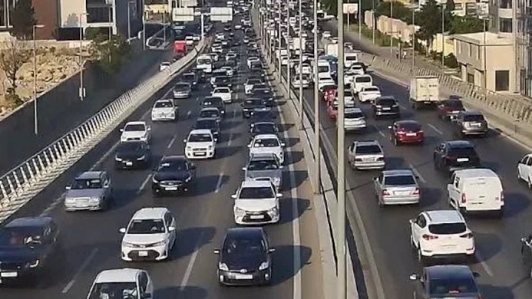    Hazırda bu yollarda sıxlıq var - SİYAHI   