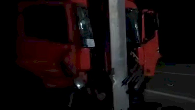    Yevlaxda yük avtomobili elektrik dirəyinə çırpıldı   