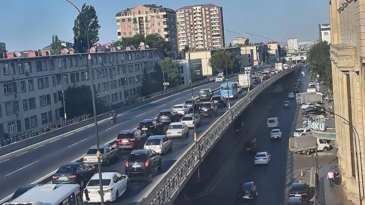    Paytaxtın hansı küçələrində sıxlıq müşahidə olunur?   - SİHAYI