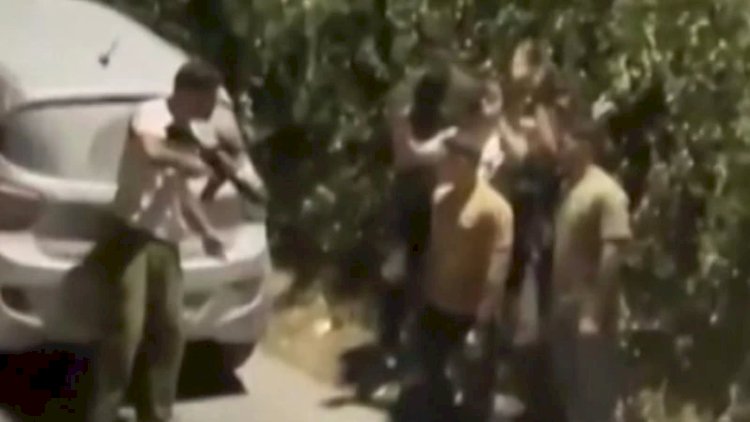    Qərbi Şəriədə dəhşətli anlar: Silahlı israilli uşaqları belə saxladı   
