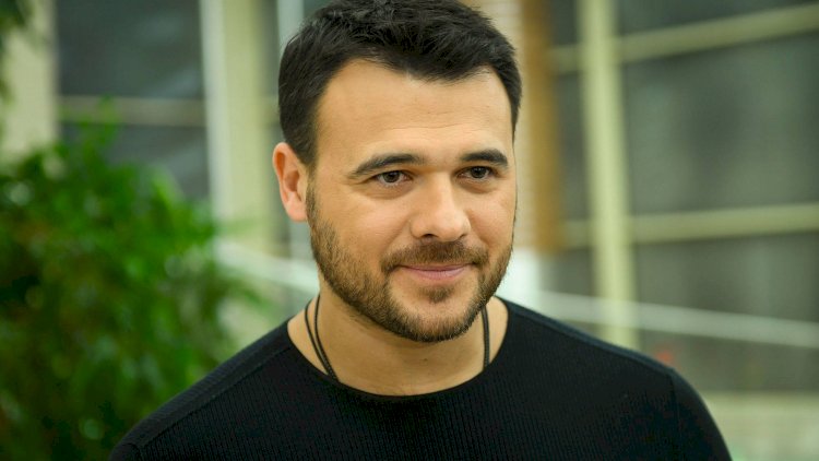    Emin Ağalarovun paylaşımı təəccübləndirdi - “Aynadakı sərçə, küçədəki Məstan...”   