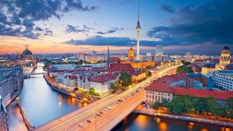    Türk əsilli qadın Berlinin ilk bələdiyyə sədri ola bilər   