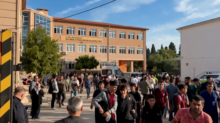    Türkiyədə məktəb önündə atışma: Yaralı şagirdlər var   