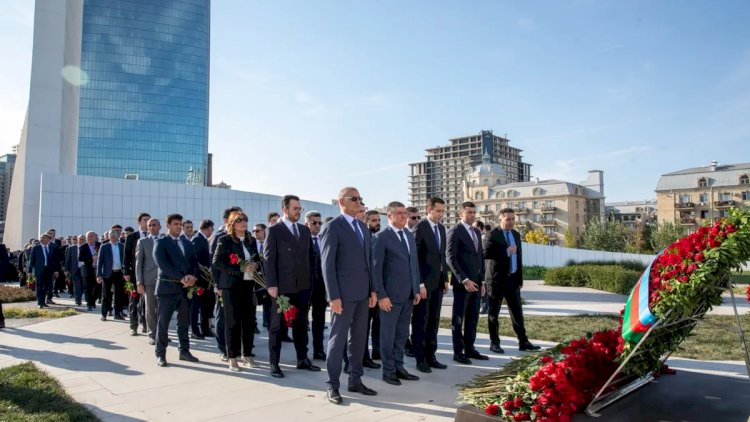    ADY rəhbərliyi Zəfər parkını ziyarət edib   
