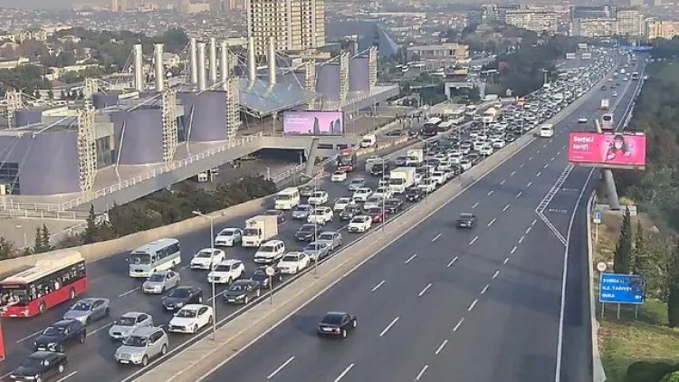    Bakıda tıxaclar artır -   Bu yollara çıxanlar gecikəcək