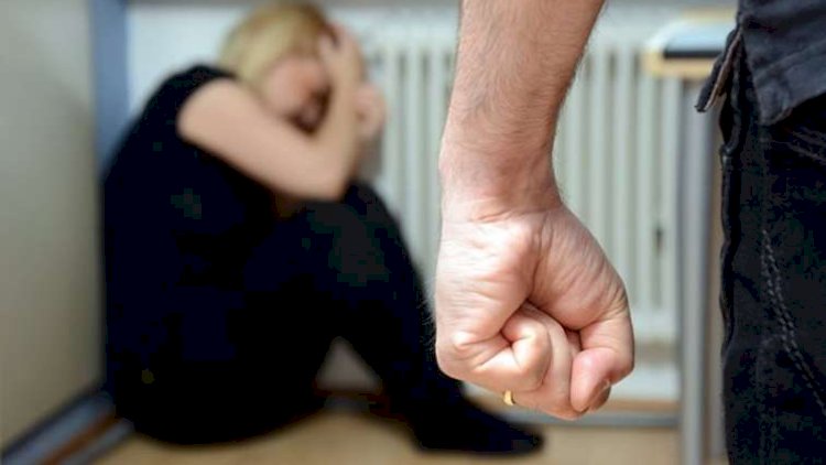    Bakıda məmur arvadını döydü - Şok səbəb   