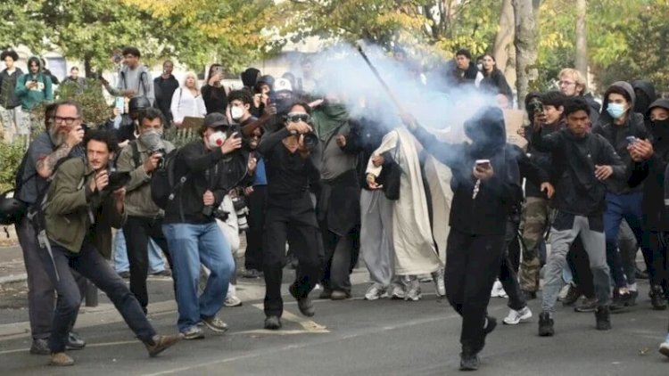    Şagird etirazları nəzarətdən çıxır - Avtobuslar yandırıldı   
