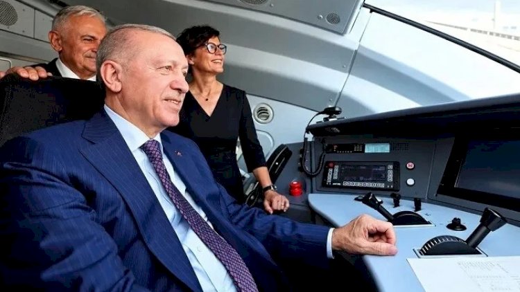    Ərdoğan qatarı özü idarə etdi   - VİDEO