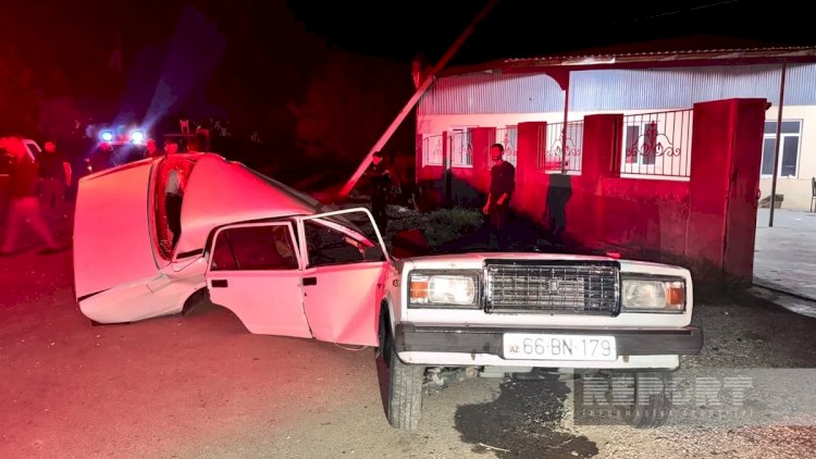    Samuxda yol qəzası: avtomobil iki hissəyə bölündü   