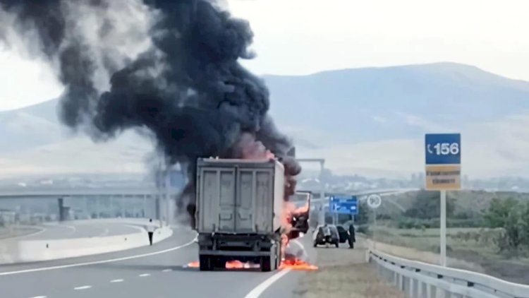    Qazaxda TIR yandı   